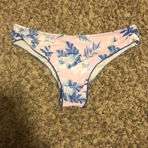 Bikini bottoms with ruched back